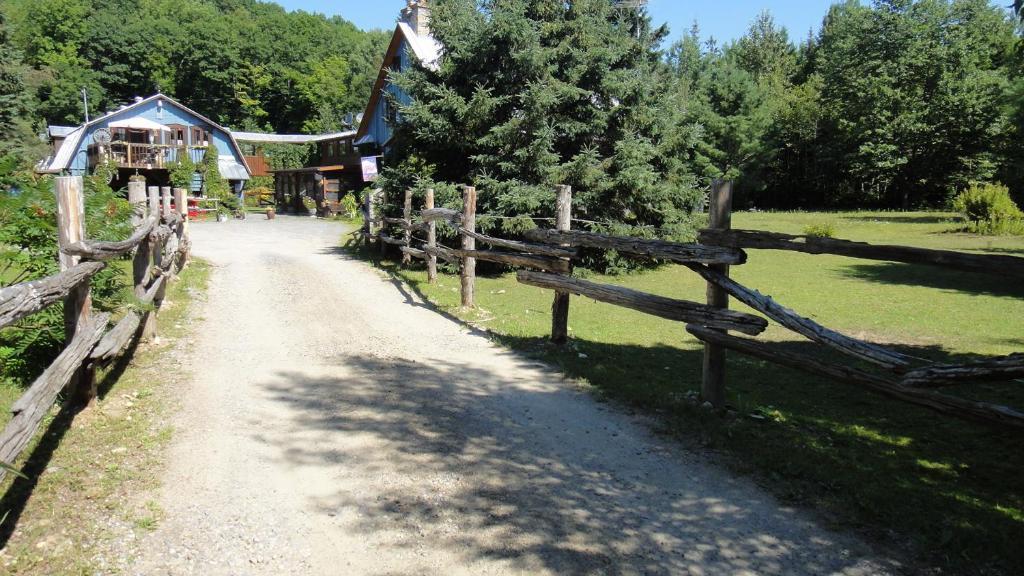 Auberge Le Cheval Bleu Saint-Alphonse-Rodriguez المظهر الخارجي الصورة